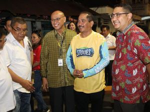 Tiba di Manado, Menpar Berburu Kuliner Seafood di Pedagang PKL