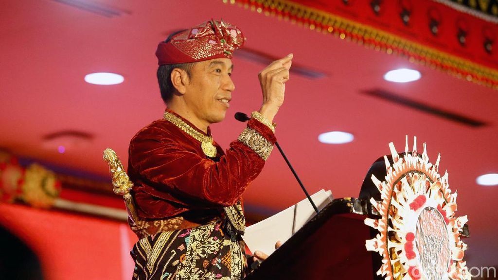 8 Momen Jokowi Berbaju Adat Seperti Saat Hadir di Kongres PDI-P