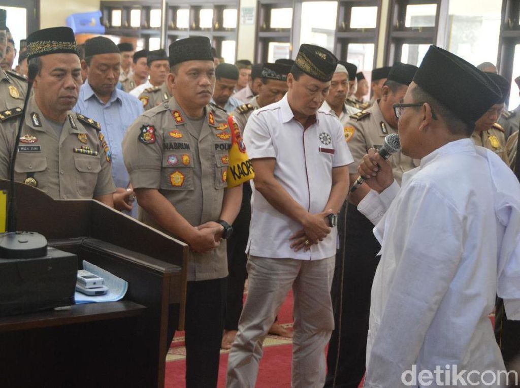 Cerita soal Karomah dan Kewalian Mbah Moen dari Madiun Cerita soal Karomah dan Kewalian Mbah Moen dari Madiun