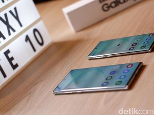 Samsung Ungkap Lubang Misterius di Galaxy Note 10 Samsung Ungkap Lubang Misterius di Galaxy Note 10