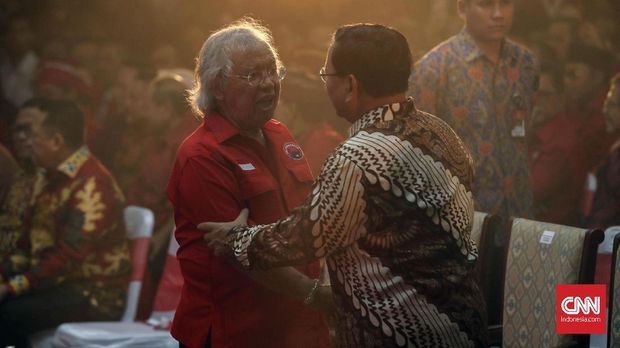 Politisi senior PDIP, Panda Nababan saat menghadiri Kongres V PDI Perjuangan di Sanur, Denpasar, Bali, Kamis, 8 Agustus 2019. CNN Indonesia/Safir Makki