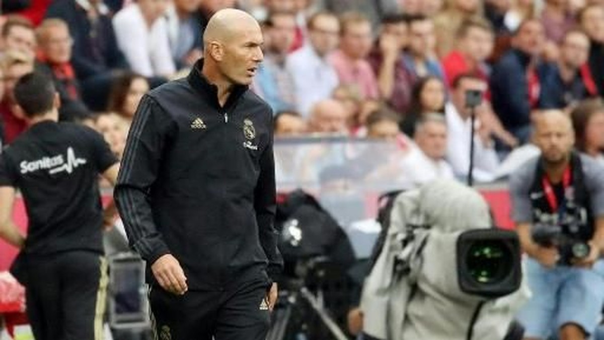 Pelatih Real Madrid Zinedine Zidane menilai performa timnya terus membaik. (Foto: KRUGFOTO / APA / AFP)