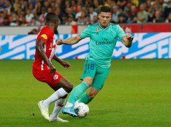 Luka Jovic jadi salah satu bagian dari belanja besar Real Madrid pada musim panas ini. Ia ditebus dari Eintracht Frankfurt seharga 60 juta euro. Foto: Reuters