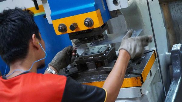 Melihat Sektor Unggulan Logam Astra di Tarikolot