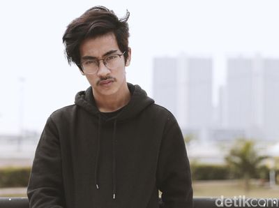 Serius Jadi Artis, Kenapa Anak Uje Tak Jadi Pendakwah?