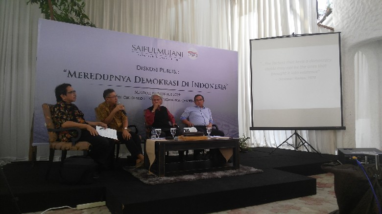 Mencari Gajah dalam Demokrasi Kita