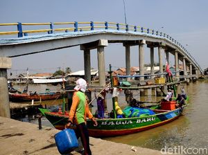 7.782 Nelayan Terdampak Tumpahan Minyak Pertamina di Karawang 7.782 Nelayan Terdampak Tumpahan Minyak Pertamina di Karawang