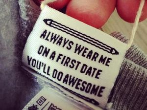 10 Pesan Kocak di Label Baju yang Bikin Kamu Senyum-senyum Sendiri 10 Pesan Kocak di Label Baju yang Bikin Kamu Senyum-senyum Sendiri