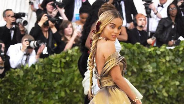 Foto: Terpesona Model Seksi Jasmine Sanders yang Dijuluki Golden Barbie