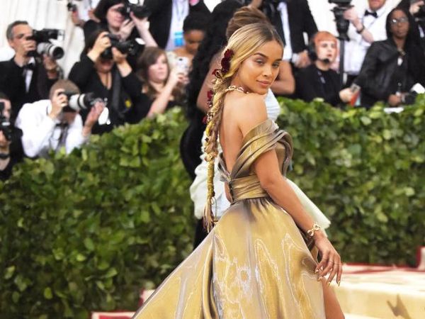 Foto: Terpesona Model Seksi Jasmine Sanders yang Dijuluki Golden Barbie