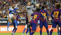 Di babak kedua, laga masih berjalan begitu terbuka. Baik Barcelona dan Napoli banyak menghadirkan peluang, namun belum ada satu pun gol tercipta. Michael Reaves/Getty Images.