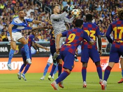Di babak kedua, laga masih berjalan begitu terbuka. Baik Barcelona dan Napoli banyak menghadirkan peluang, namun belum ada satu pun gol tercipta. Michael Reaves/Getty Images.