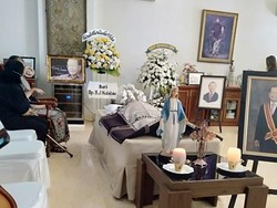 Cosmas Batubara Meninggal Setelah Berjuang Melawan Kanker