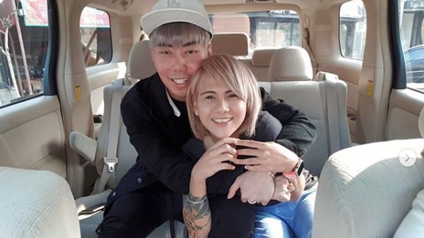 Kumpulan Potret Kemesraan Roy Kiyoshi dan Evelyn Anjani