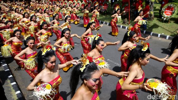 Ratusan Penari Bali Meriahkan Kongres V PDIP