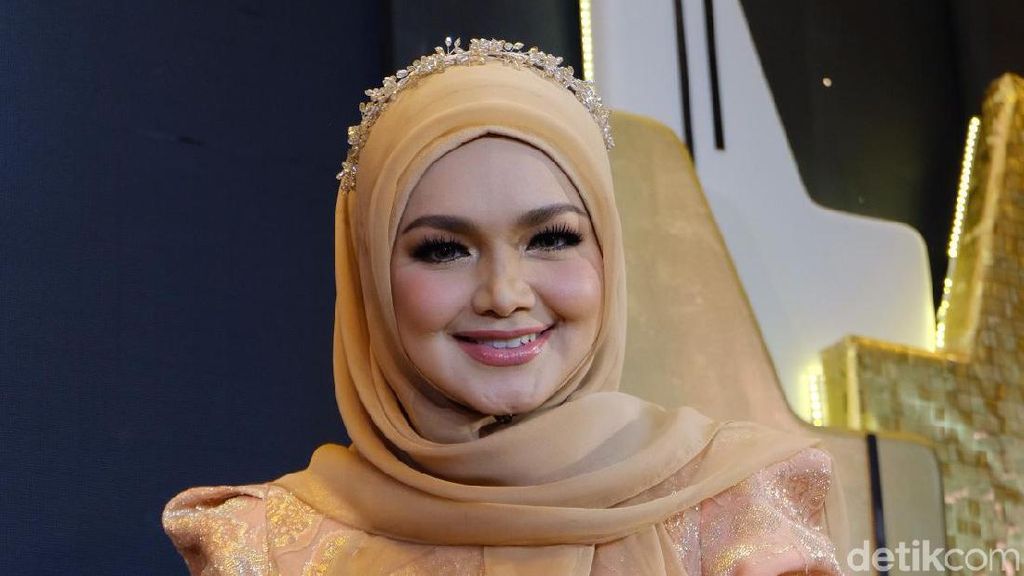 Cantiknya Awet, Siti Nurhaliza Ungkap Tips Perawatan Kulit di Usia 40