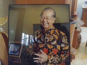 Kisah Cosmas Batubara Dimarahi Bung Karno dan Nasi Goreng Buatan Mega Kisah Cosmas Batubara Dimarahi Bung Karno dan Nasi Goreng Buatan Mega