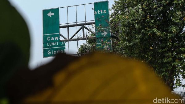 Waduh! Plang Penunjuk Jalan Bolong-bolong