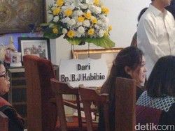 Anak Kenang Mendiang Cosmas Batubara: The Best Man in the World