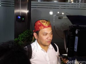 Usai Diperiksa, Farhat Abbas Dicecar 18 Pertanyaan Usai Diperiksa, Farhat Abbas Dicecar 18 Pertanyaan
