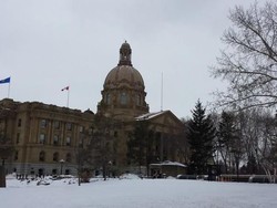 Gedung Pemerintahan di Kanada & Tongkat Bertahta 7 Permata