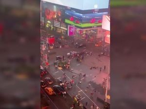 Dikira Tembakan, Letupan Knalpot Picu Kepanikan di Times Square New York