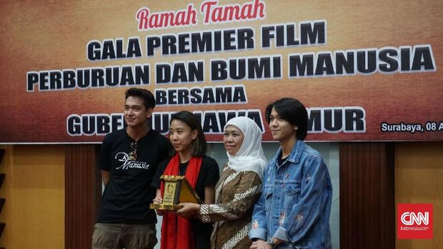 Gubernur Jatim, Khofifah Indar Parawansa bersama Pemain Bumi Manusia & Perburuan