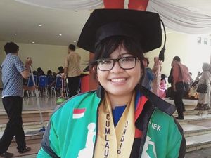 Viral Kisah Inspiratif Driver Ojol Lulus Cum Laude dari Undip