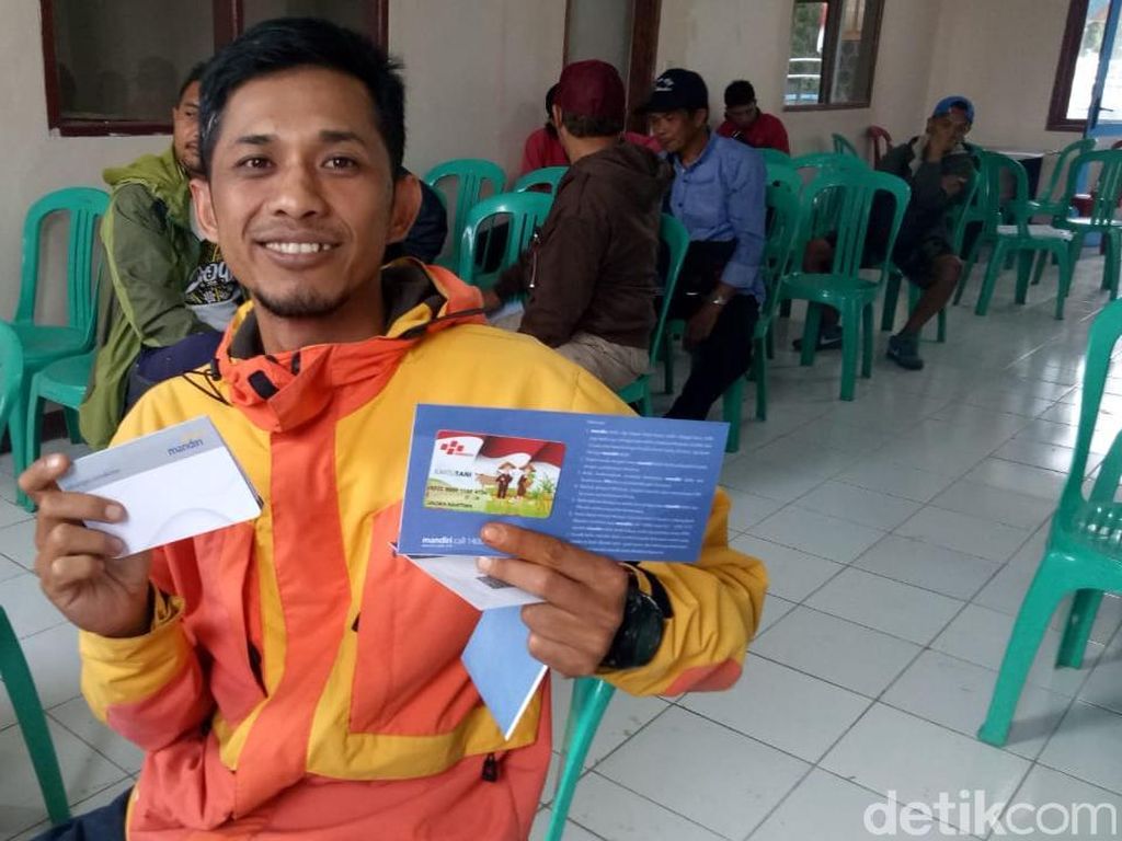 Sebagian Kartu Tani Belum Bisa Digunakan di Sumedang Sebagian Kartu Tani Belum Bisa Digunakan di Sumedang