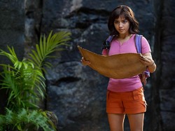 Isabela Moner Bawa Dora Jadi Superhero