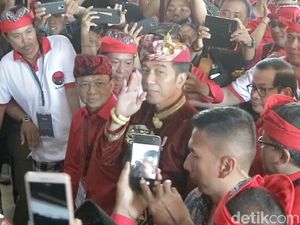 Prabowo Hadiri Kongres PDIP, Jokowi: Belum Ada Sinyal Koalisi