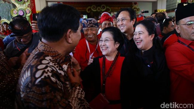 Tatam-Prananda-Puan Temani Megawati di Penganugerahan Profesor Kehormatan Tatam-Prananda-Puan Temani Megawati di Penganugerahan Profesor Kehormatan