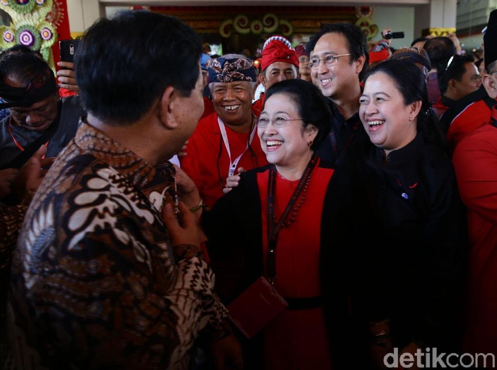 Tatam-Prananda-Puan Temani Megawati di Penganugerahan Profesor Kehormatan