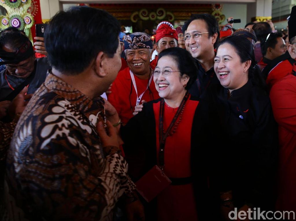 Tatam-Prananda-Puan Temani Megawati di Penganugerahan Profesor Kehormatan Tatam-Prananda-Puan Temani Megawati di Penganugerahan Profesor Kehormatan