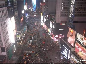 Video Kepanikan Massa di Times Square Gegara Letupan Knalpot Motor