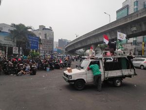 Massa Demo Driver Taksi Online di Blok M Bubar dengan Tertib