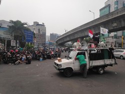 Massa Demo Driver Taksi Online di Blok M Bubar dengan Tertib