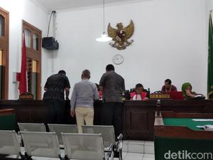 Kisruh Pemilihan Rektor Unpad, Penggugat Serahkan Berkas ke Hakim Kisruh Pemilihan Rektor Unpad, Penggugat Serahkan Berkas ke Hakim