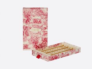 Dior Hadirkan Sedotan Cantik dan Mewah Seharga Rp 2 Juta!