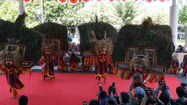 Tari Reog Buka 'Bumi Manusia' dan 'Perburuan' di Surabaya