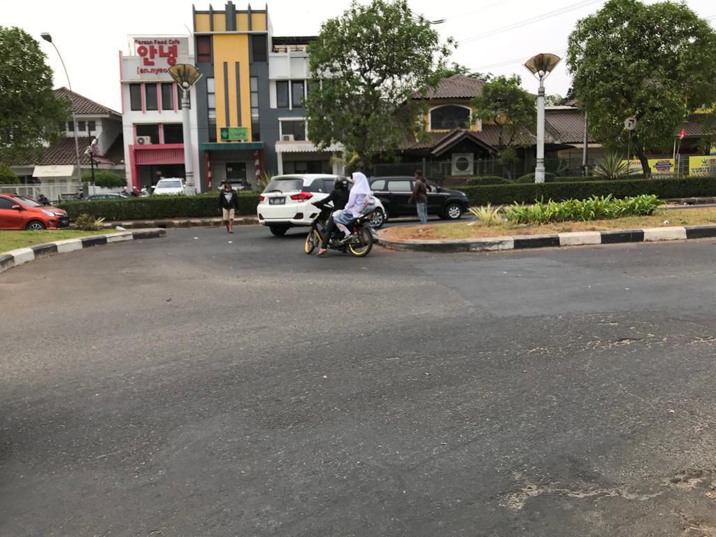 Begini Detik-detik Aksi Pak Ogah Begal Payudara di Bintaro Tangsel Begini Detik-detik Aksi Pak Ogah Begal Payudara di Bintaro Tangsel