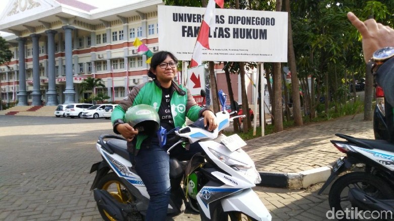 Viral Ojol Lulus Cum Laude di Undip, Driver Lain Berjasa di Skripsinya