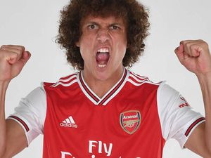 David Luiz Meninju Virus Corona