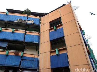 Duh! Gedung Pasar Tanah Abang Blok G Retak Parah