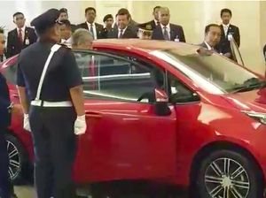 Jokowi Naik Mobnas Malaysia, Disopiri Mahathir Mohamad