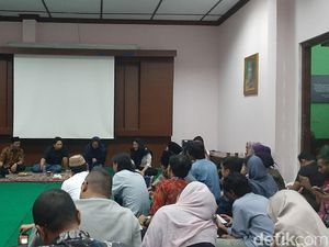 Gusdurian Jakarta Gelar Doa Bersama untuk Mbah Moen Gusdurian Jakarta Gelar Doa Bersama untuk Mbah Moen