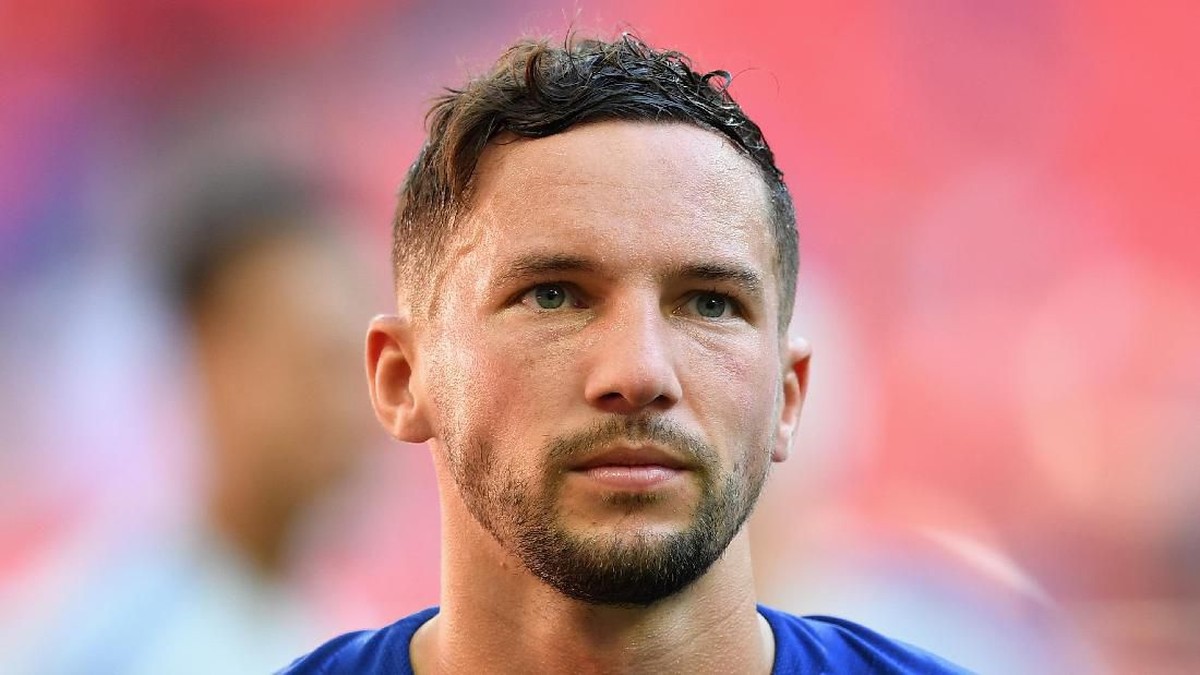 Gelandang Burnley Danny Drinkwater dihajar karena menggoda pacar seseorang. (Foto: Michael Regan/Getty Images)
