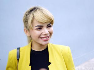 Duh! Gebetan Dinar Candy Sudah Punya Anak dan Istri Duh! Gebetan Dinar Candy Sudah Punya Anak dan Istri