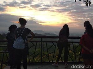 Keindahan Punthuk Setumbu Saat Matahari Terbit Keindahan Punthuk Setumbu Saat Matahari Terbit