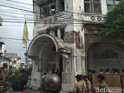 Satpol PP Kosongkan Bangunan Tua di Medan yang Dijajah Tunawisma